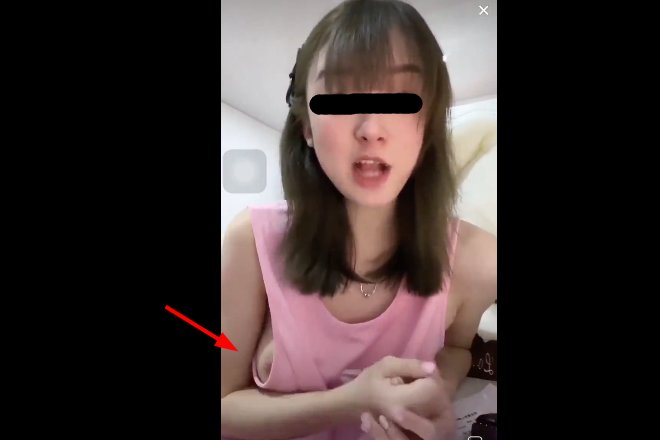 中国の一般放送（露出NG）にて、凸るつもり全然なかったノーブラの美女が生配信中 脇から乳首をポロリやってしまう.. ノーブラだったために、お乳が飛び出してるのにに全然気づいてない美女、平然を装って露出してないフリをする美女まで、リスナーのオカズにされてしまう無修正ハプニング動画まとめを